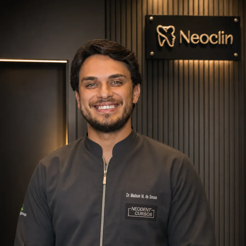 Dr. Madson Souza, cirurgião-dentista da Neoclin